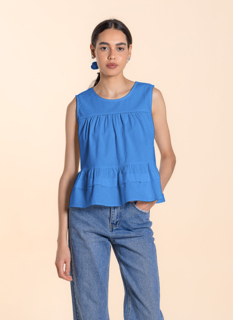 DETAILED TOP WITH HAIRBAND
