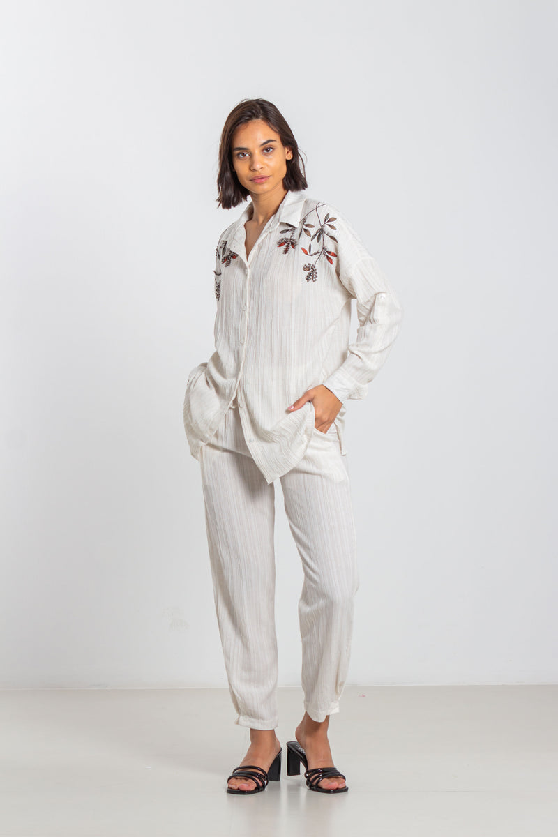 EMBROIDERED TEXTURED SET
