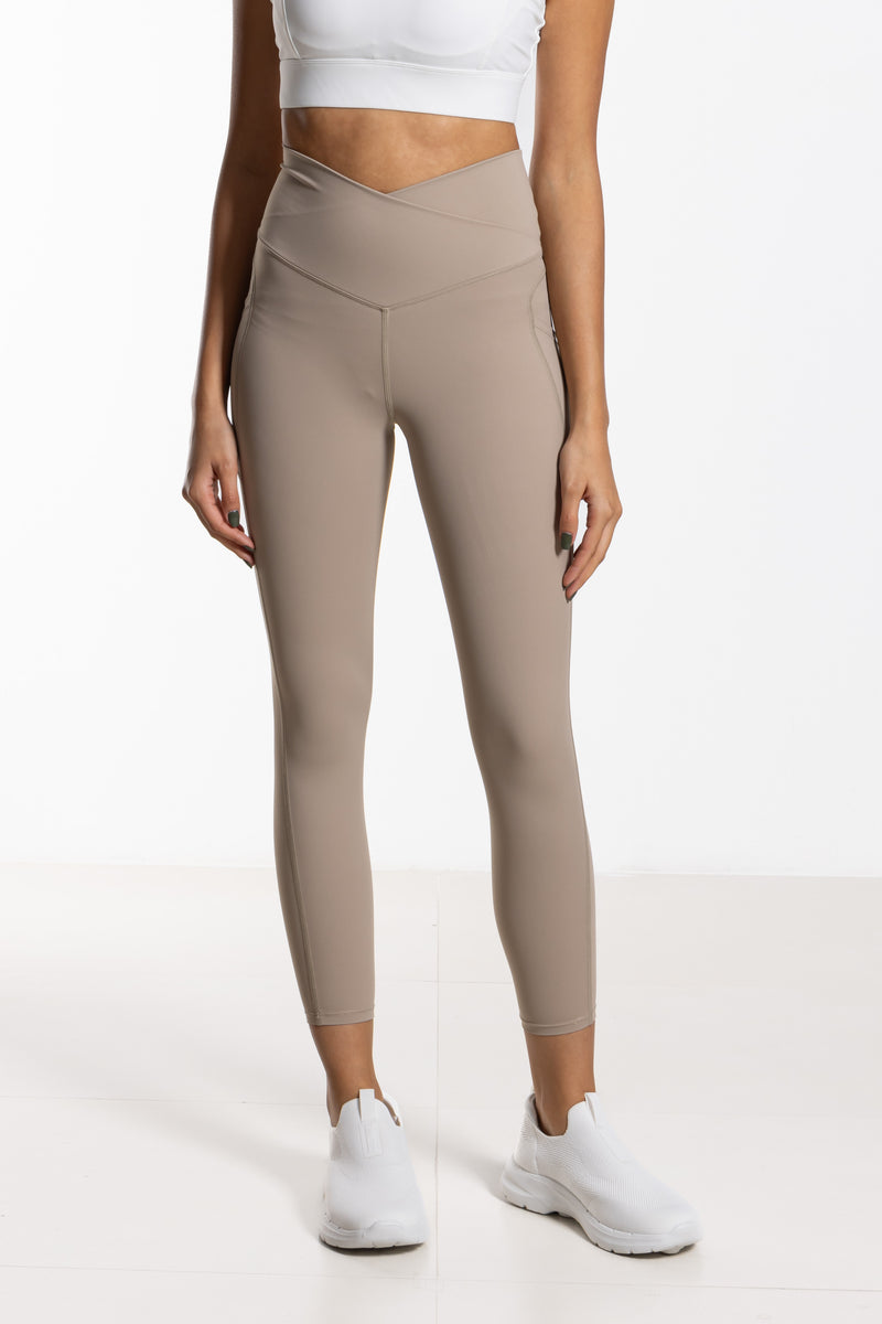 DETAILED V-WAIST SOFT PANTS