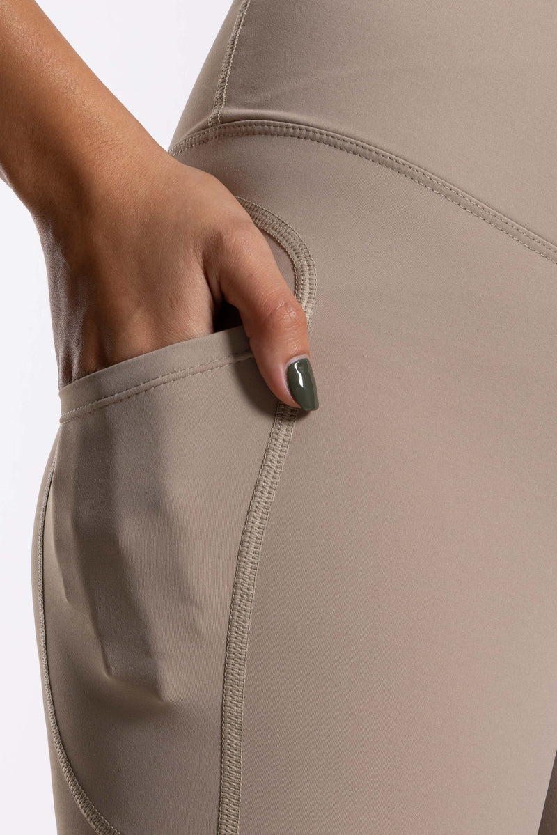 DETAILED V-WAIST SOFT PANTS