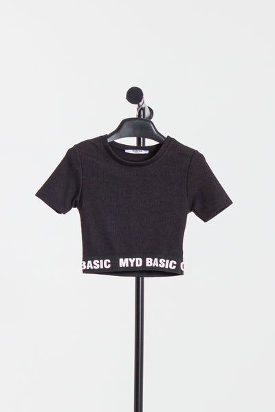 DETAILED CROP TOP
