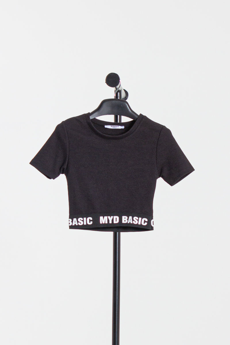 DETAILED CROP TOP