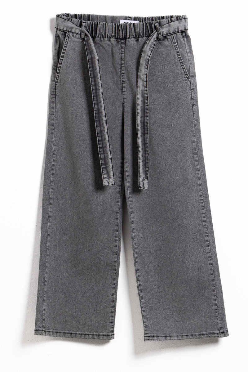 BELTED JEANS WITH ELASTIC WAISTBAND