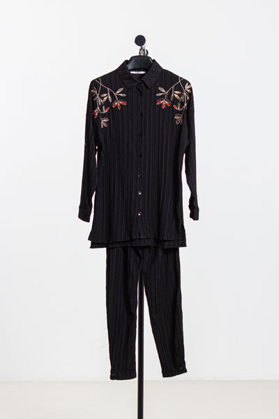 EMBROIDERED TEXTURED SET