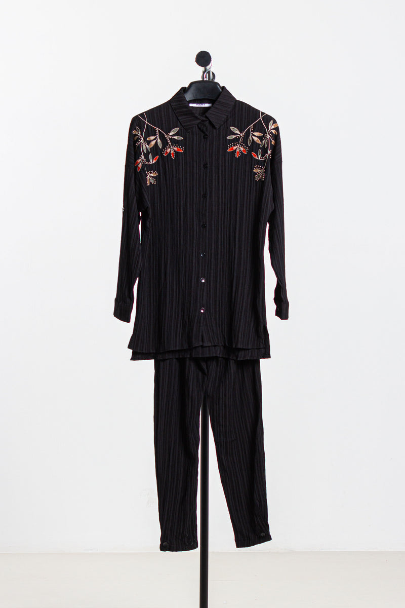 EMBROIDERED TEXTURED SET