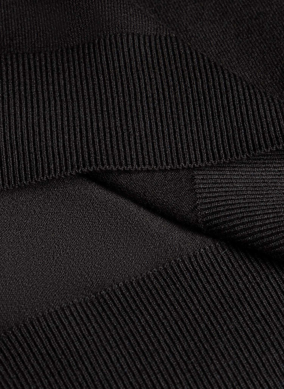 FINE KNIT HENLEY SWEATER