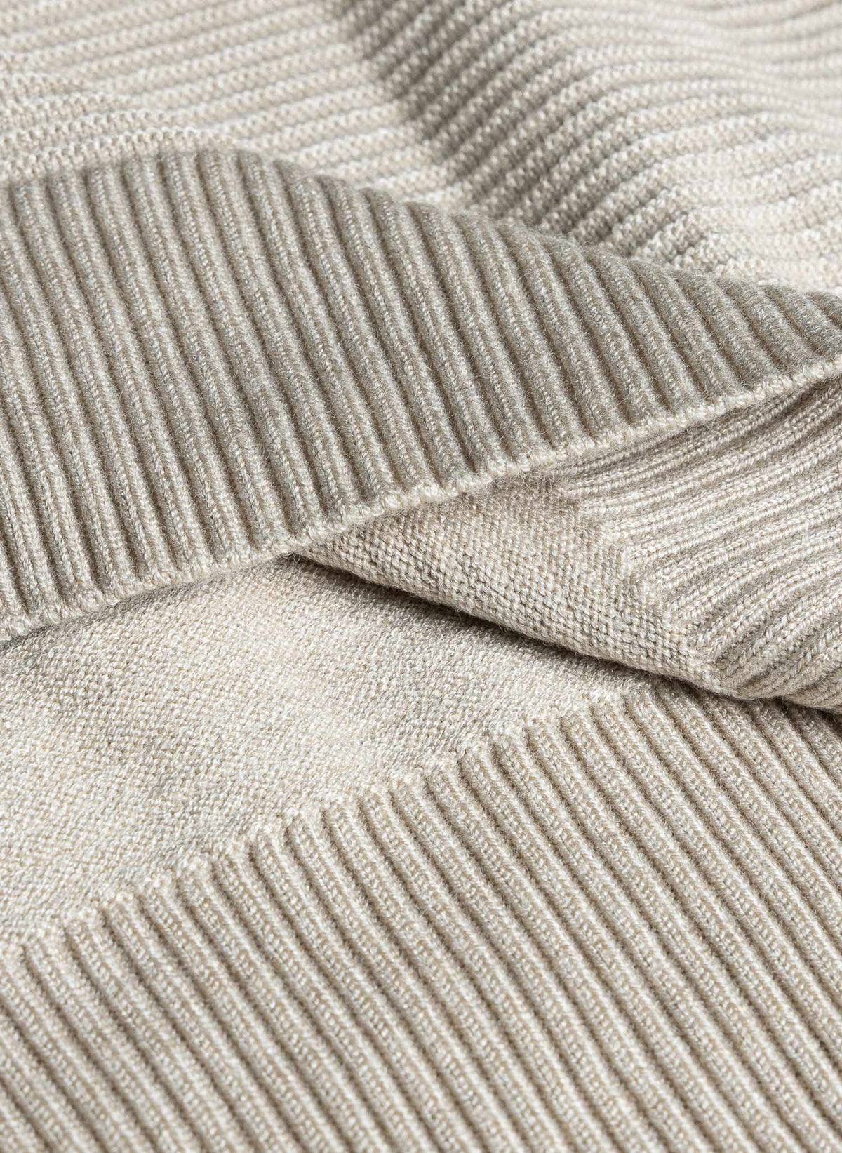 HORIZONTAL RIBBED CREW NECK SWEATER