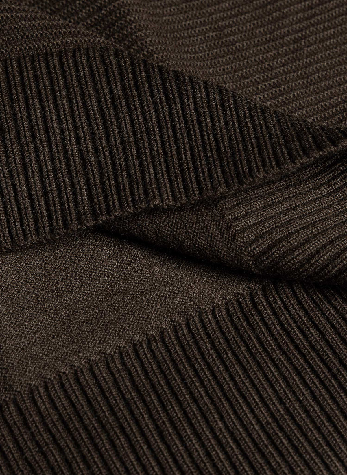 HORIZONTAL RIBBED CREW NECK SWEATER
