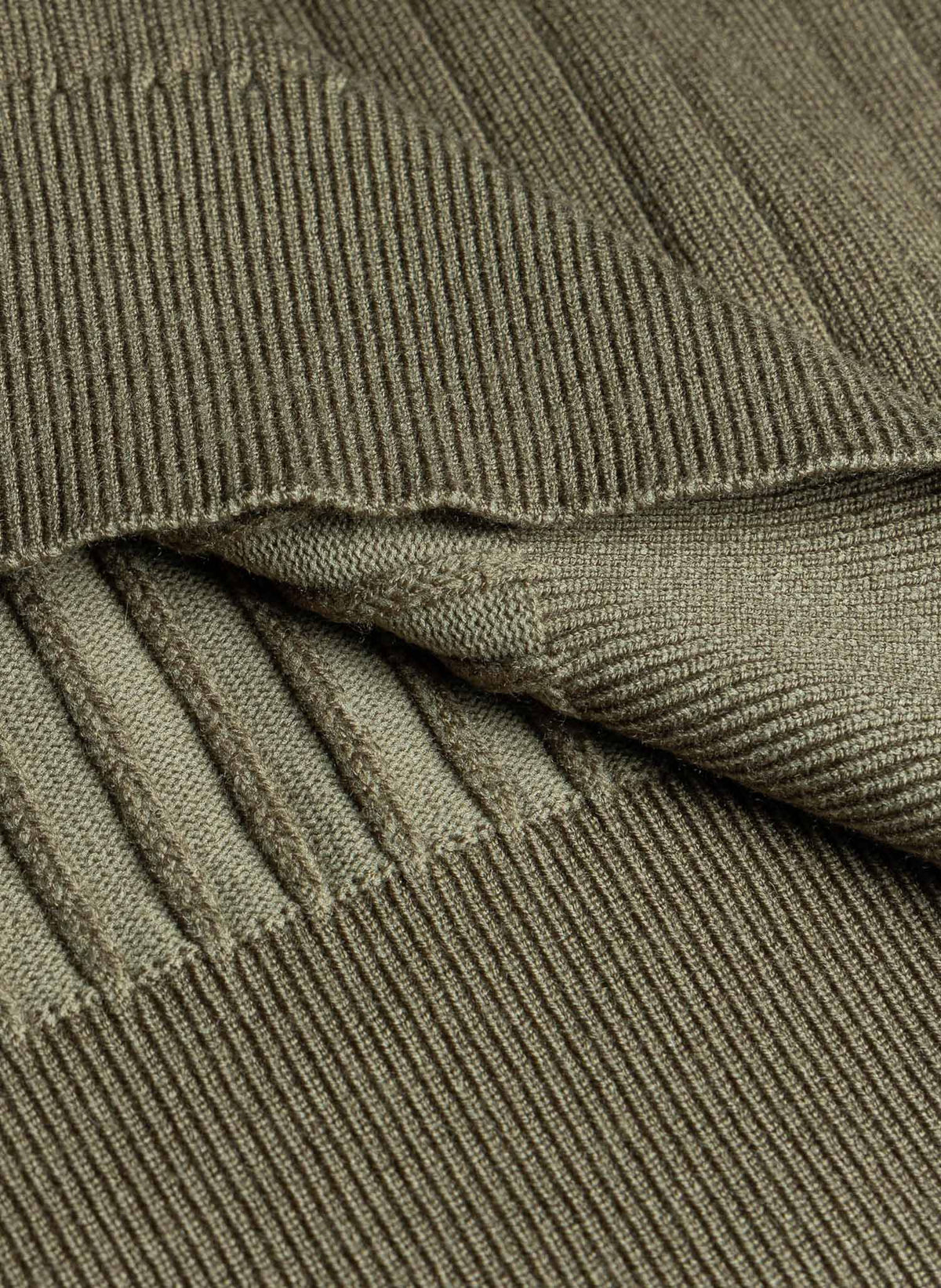 RIBBED MOCK NECK SWEATER