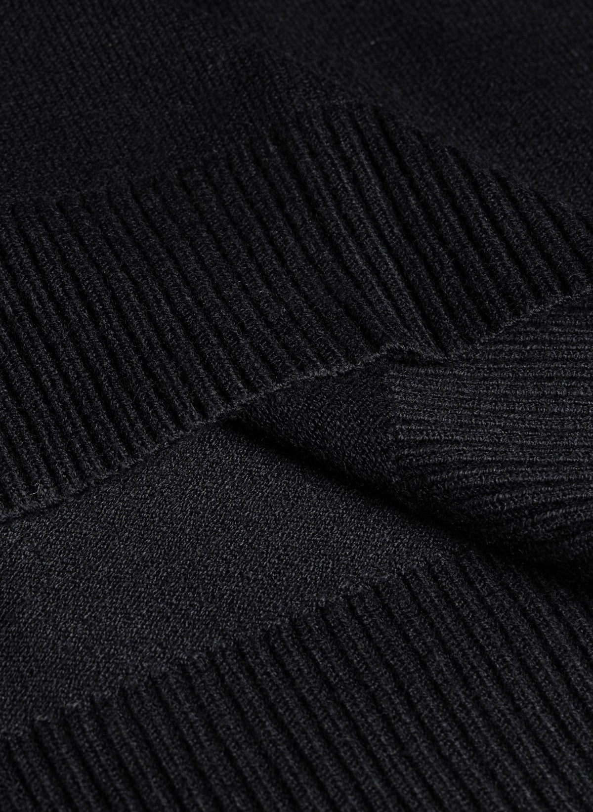 CLASSIC CREWNECK KNIT SWEATER