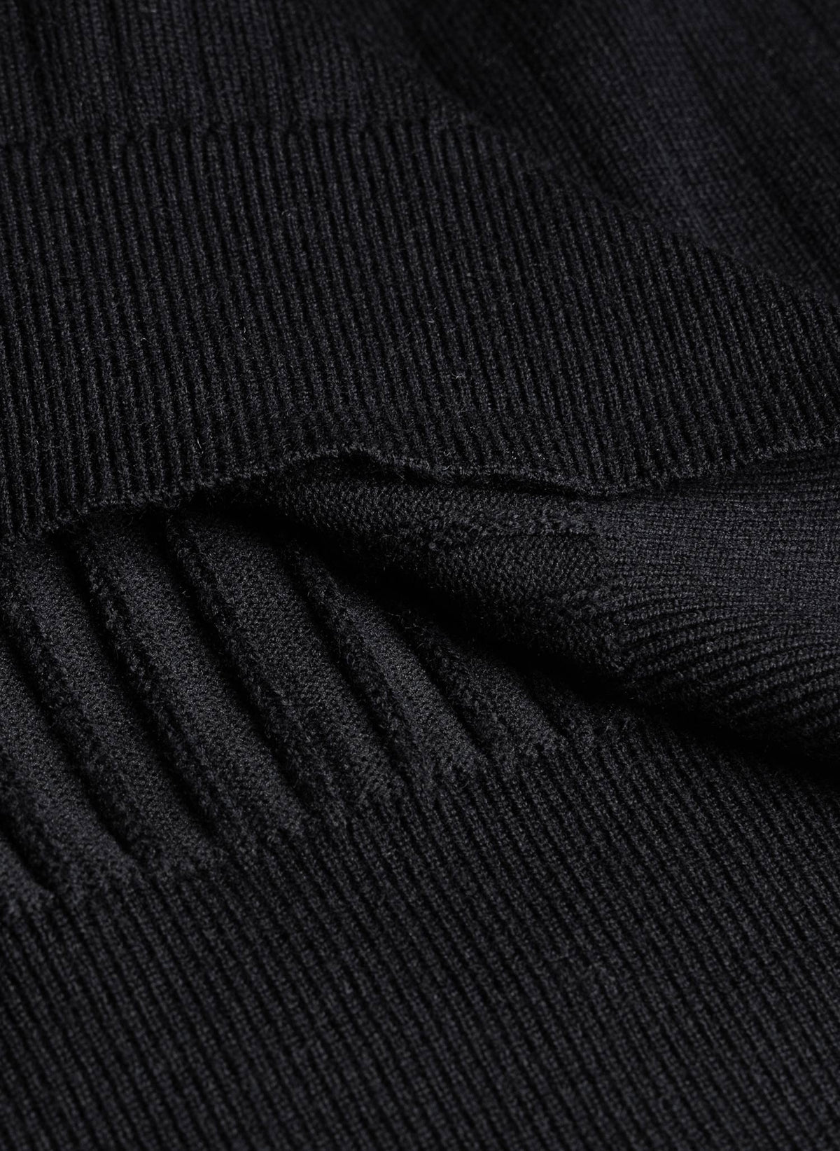 RIBBED MOCK NECK SWEATER