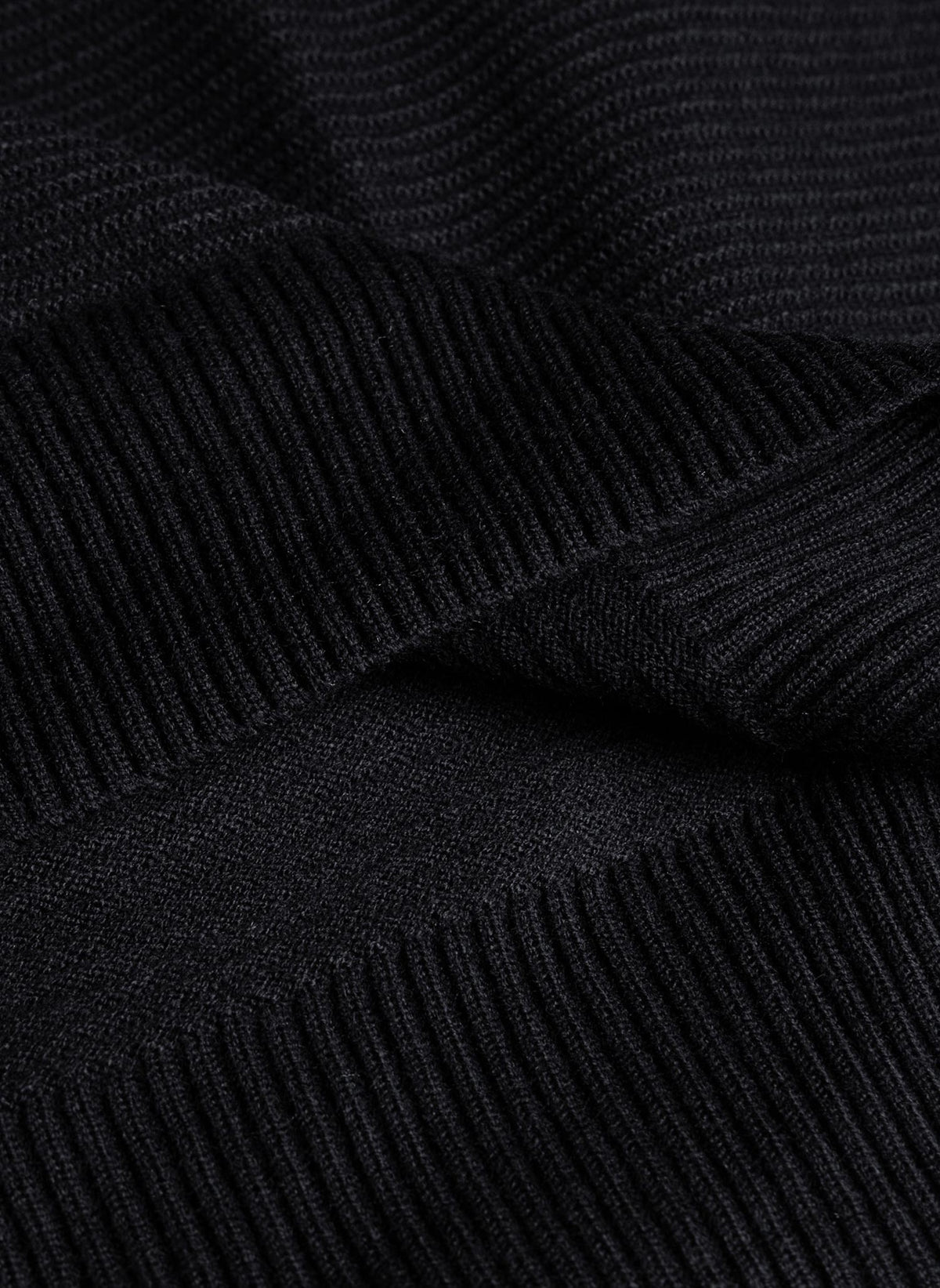 HORIZONTAL RIBBED CREW NECK SWEATER