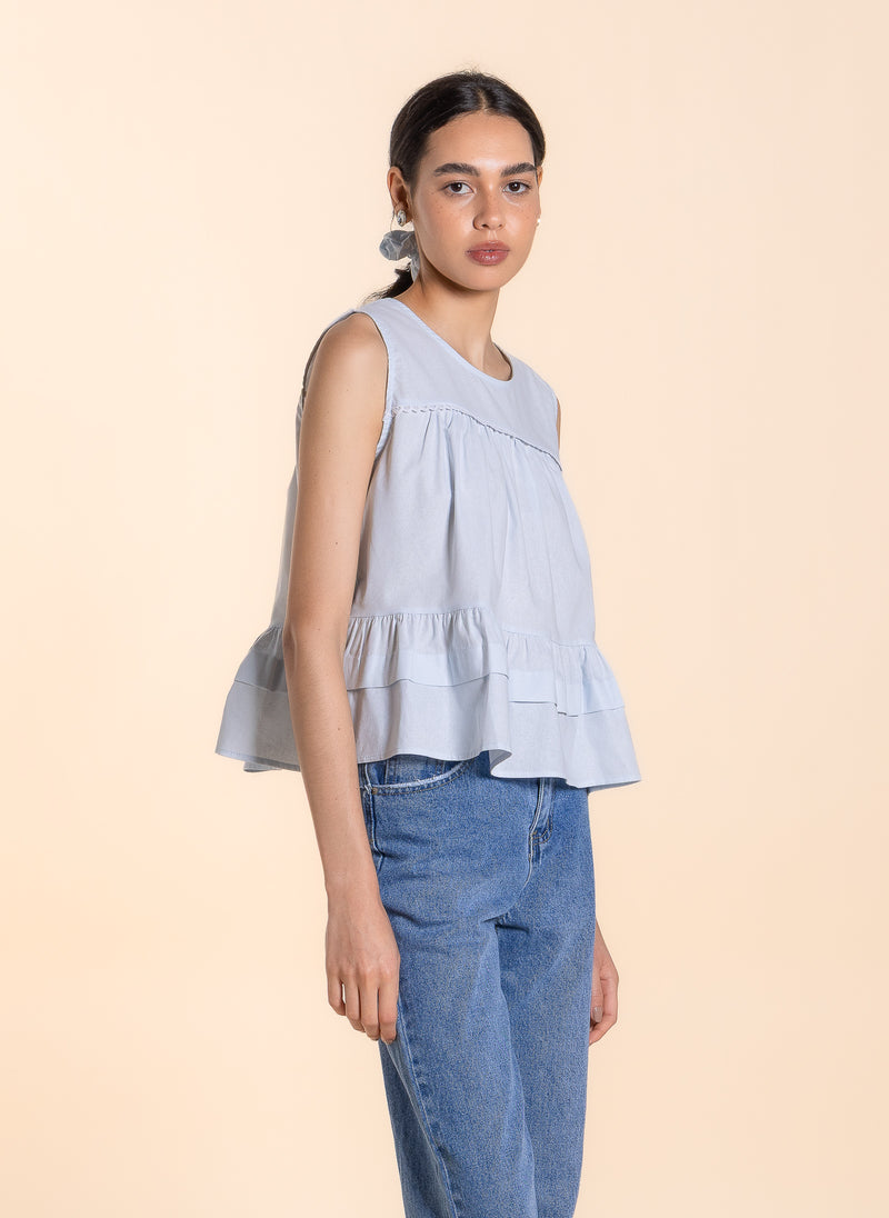 DETAILED TOP WITH HAIRBAND