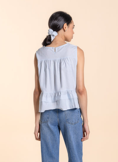 DETAILED TOP WITH HAIRBAND