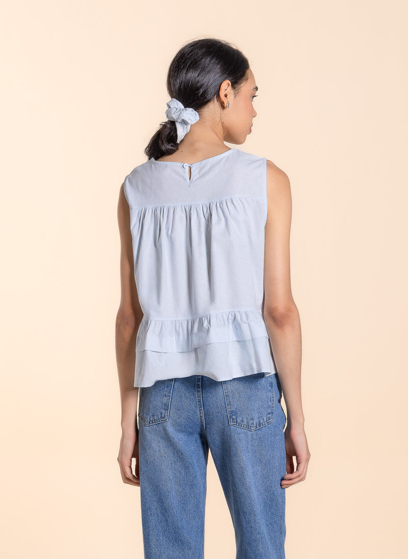 DETAILED TOP WITH HAIRBAND