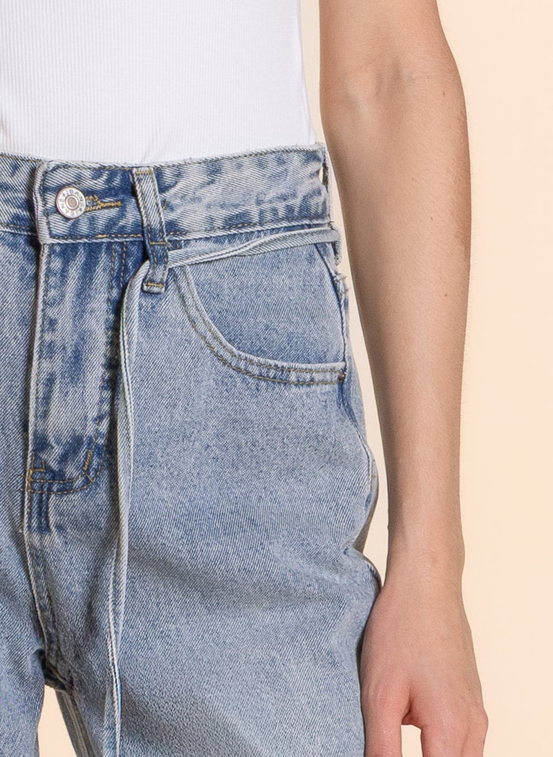 DETAILED MID-WAIST JEANS
