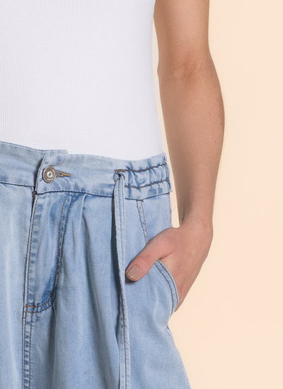 LIGHTWEIGHT WIDE-LEG JEANS