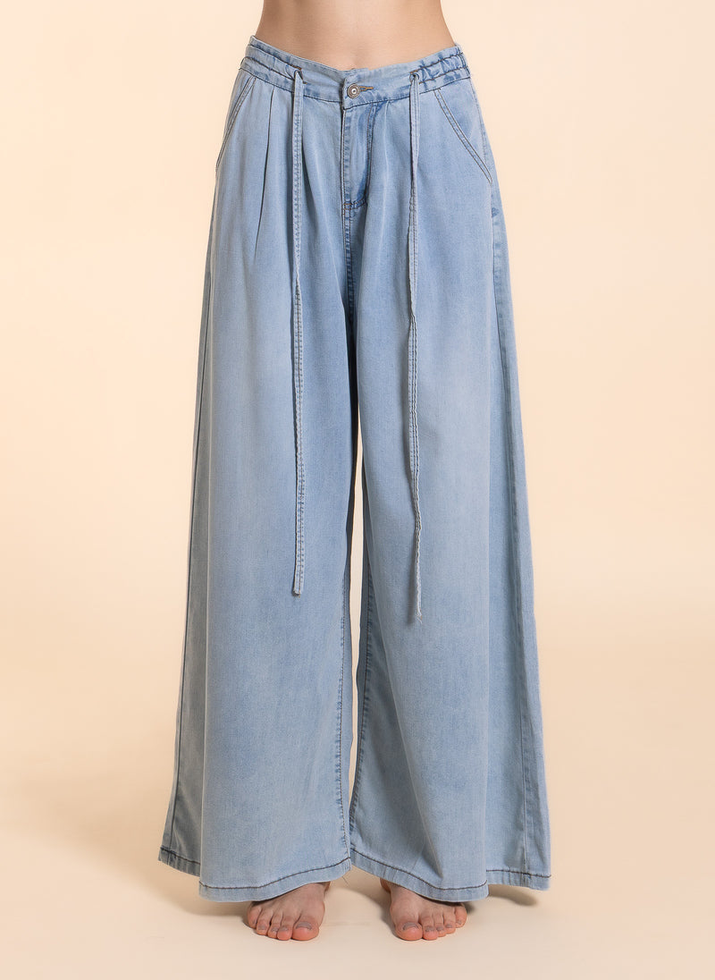 LIGHTWEIGHT WIDE-LEG JEANS