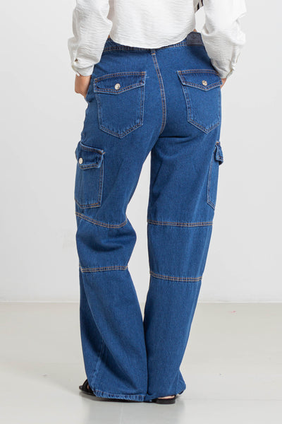 WIDE-LEG MID-RISE CARGO JEANS