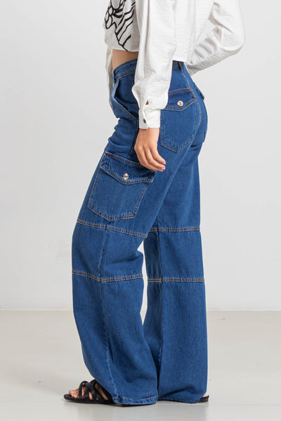 WIDE-LEG MID-RISE CARGO JEANS