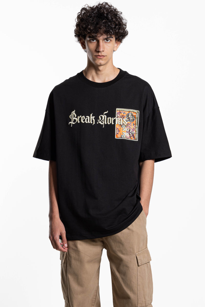 DETAIL EMBROIDERED T-SHIRT