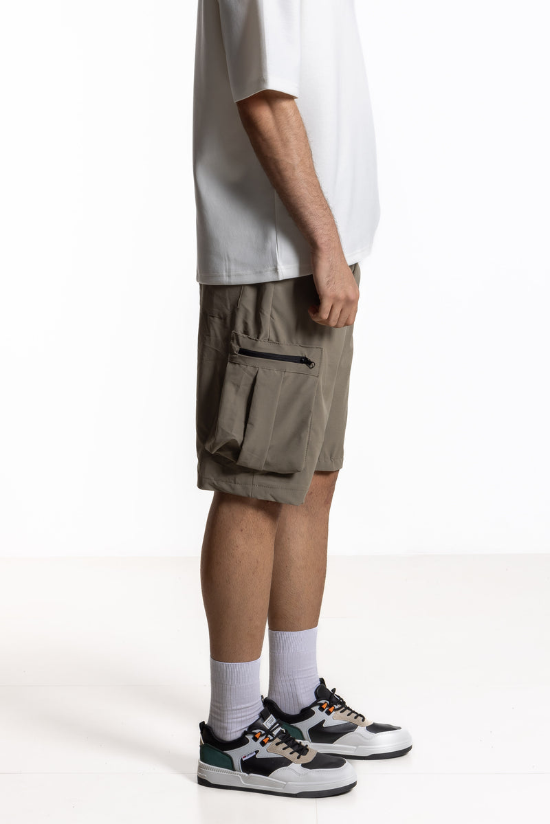 DETAILED PARACHUTE CARGO SHORTS