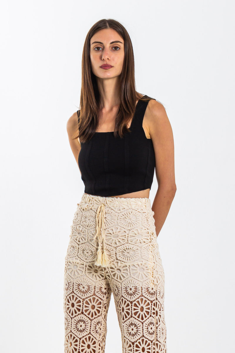 DETAILED CROP TOP