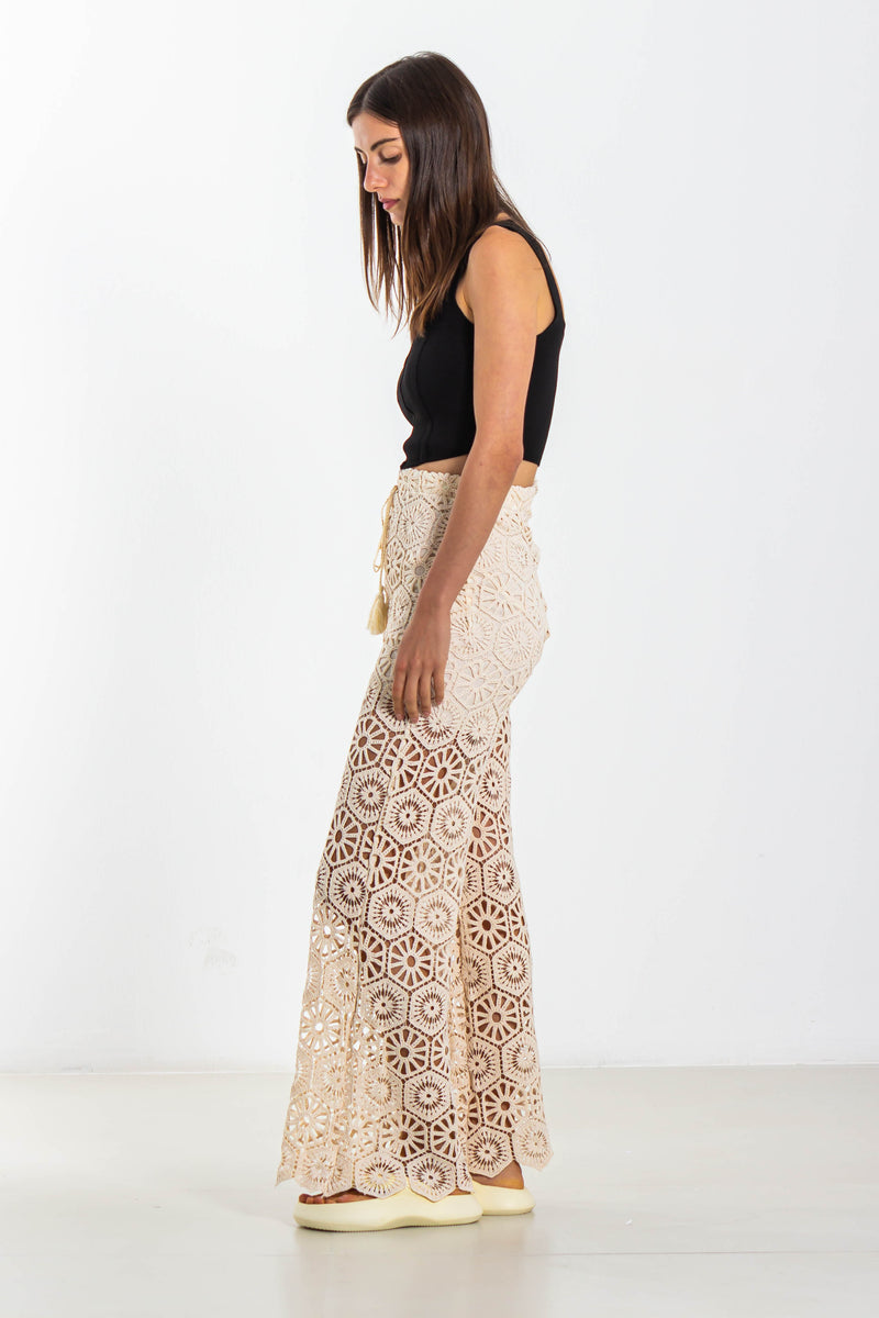 DETAILED CROP TOP