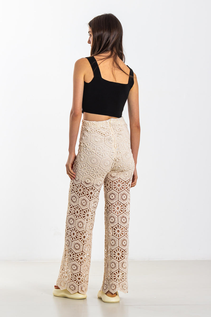 DETAILED CROP TOP