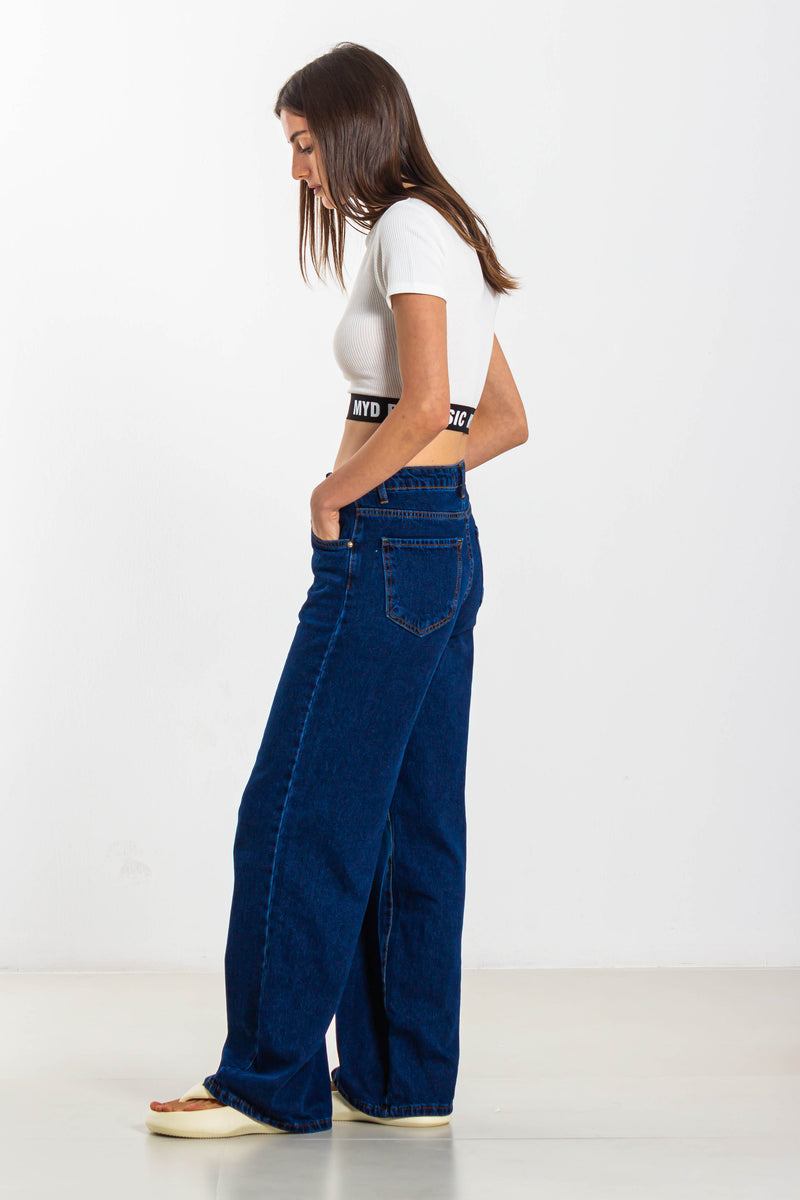 DETAILED CROP TOP