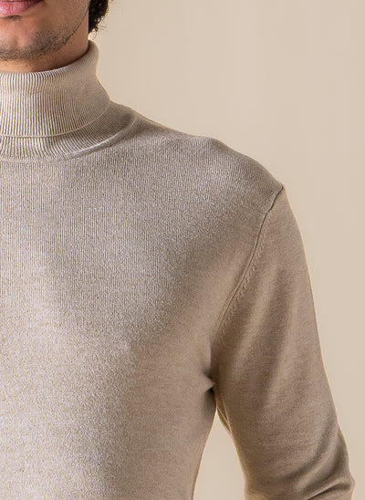 FINE KNIT TURTLE-NECK SWEATER