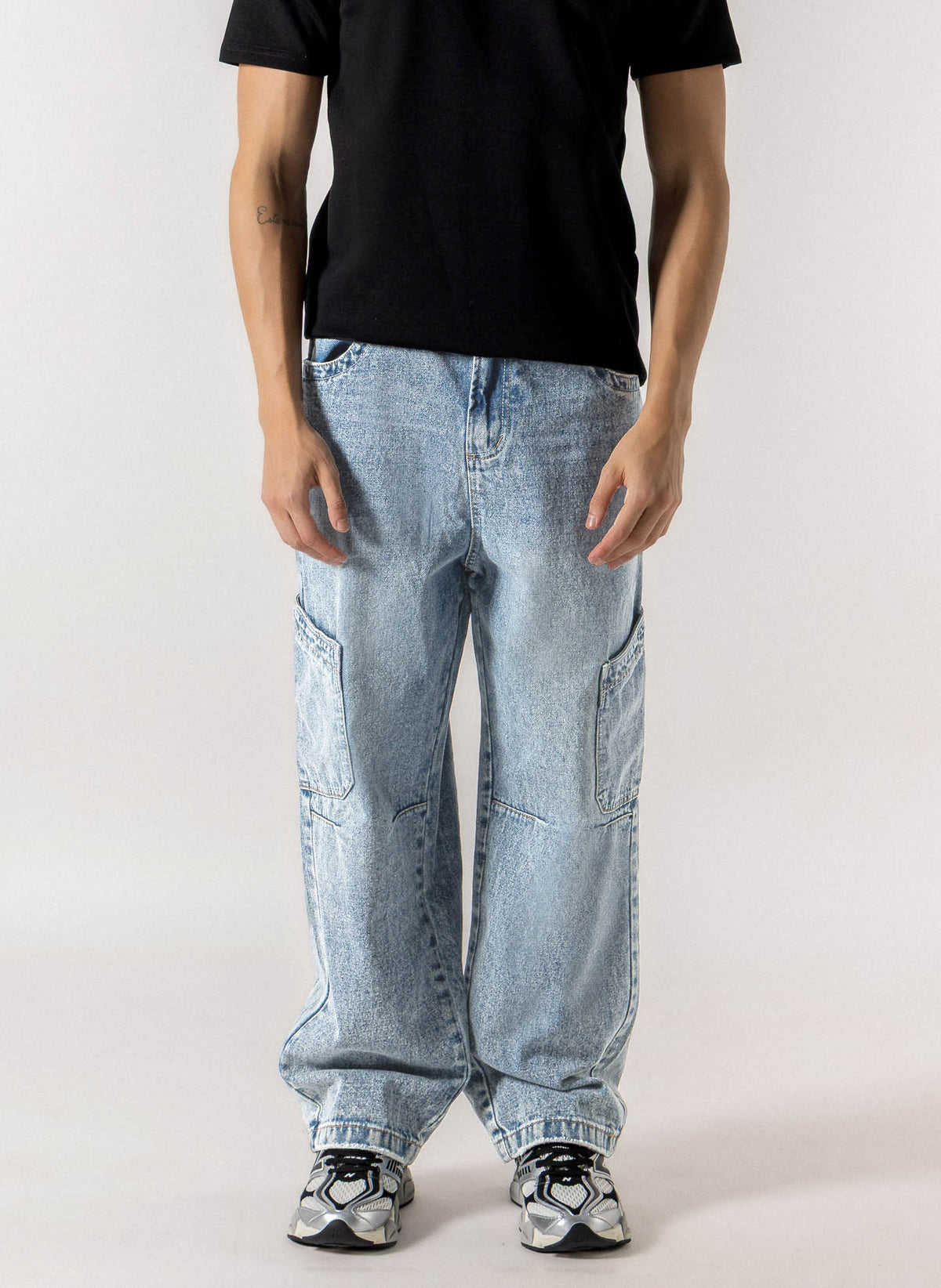 COMFORT WIDE LEG CARGO JEANS