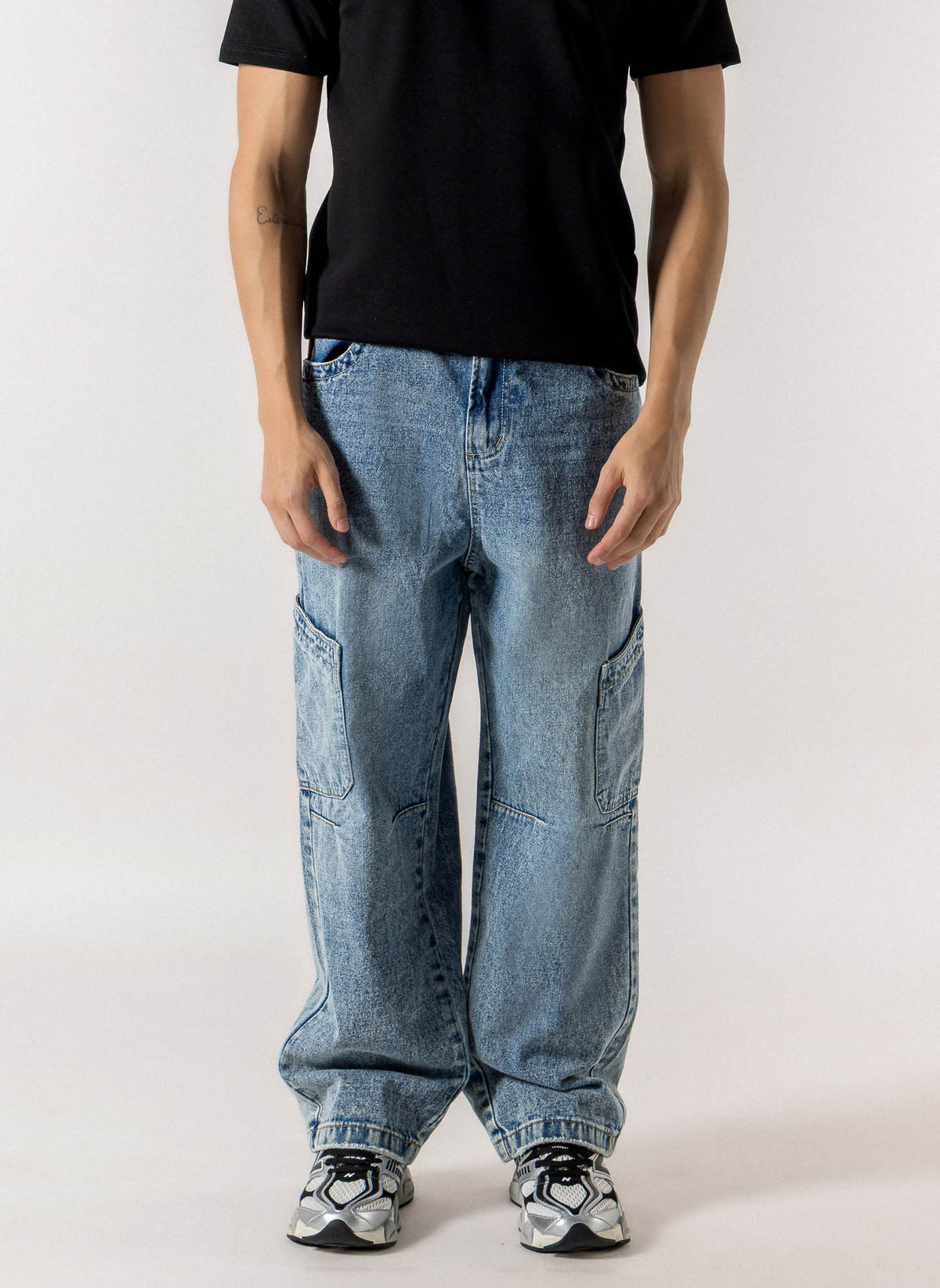 COMFORT WIDE LEG CARGO JEANS