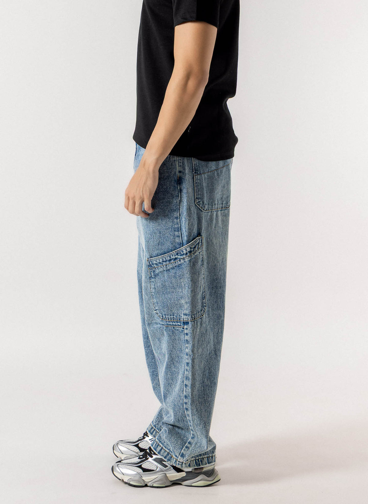 COMFORT WIDE LEG CARGO JEANS