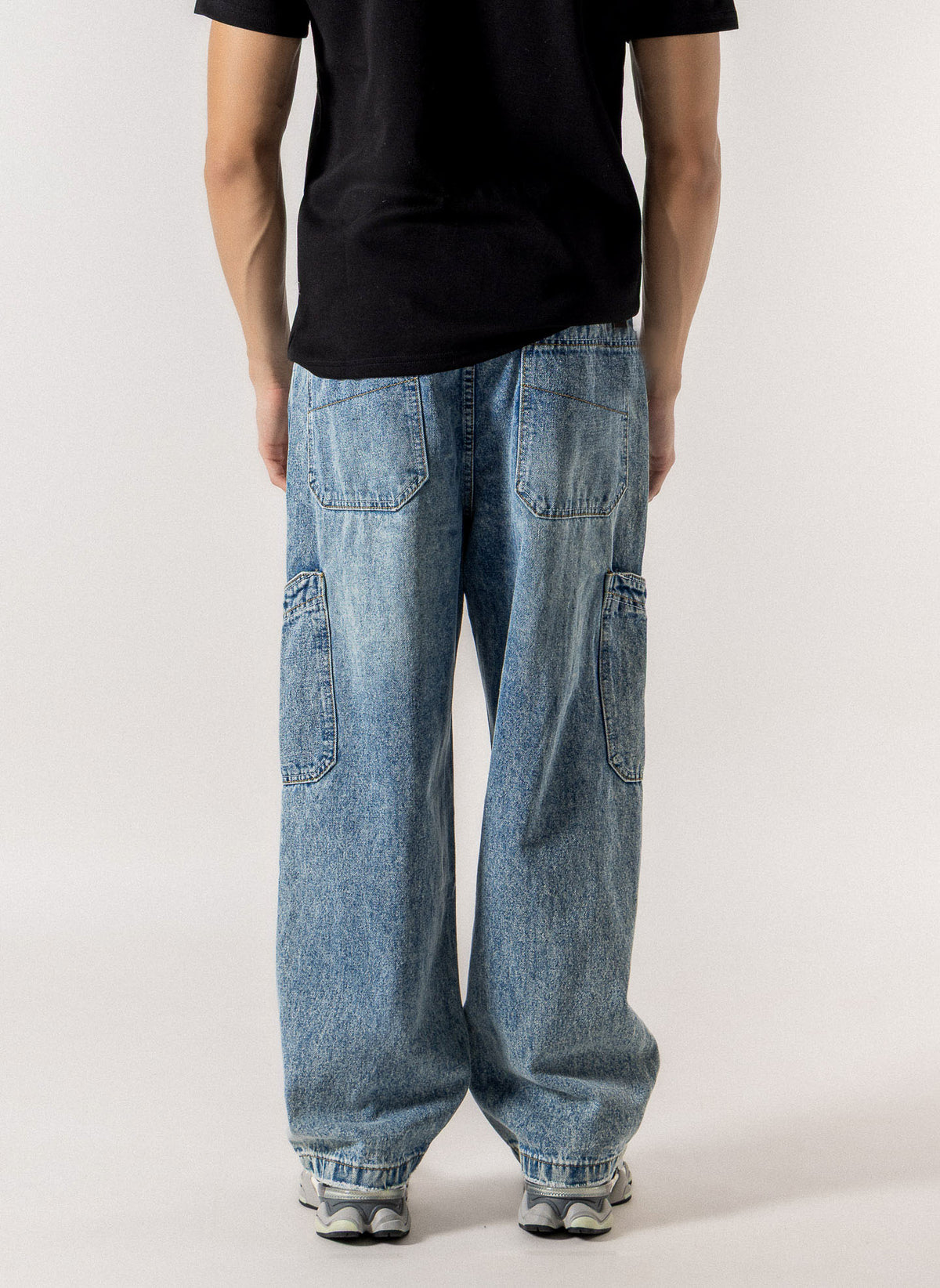 COMFORT WIDE LEG CARGO JEANS