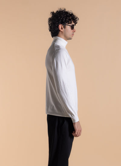 FINE KNIT TURTLE NECK SWEATER