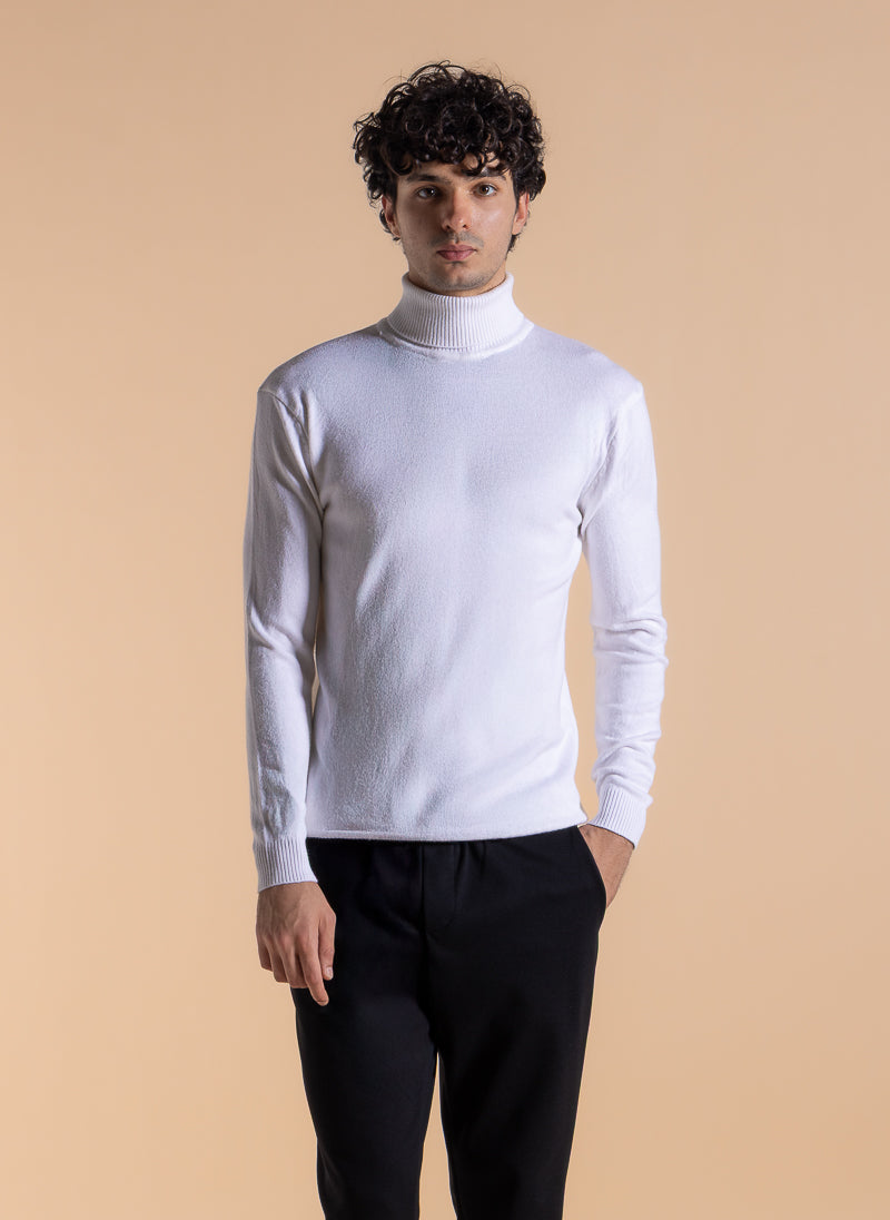 KNITTED TURTLE NECK SWEATER