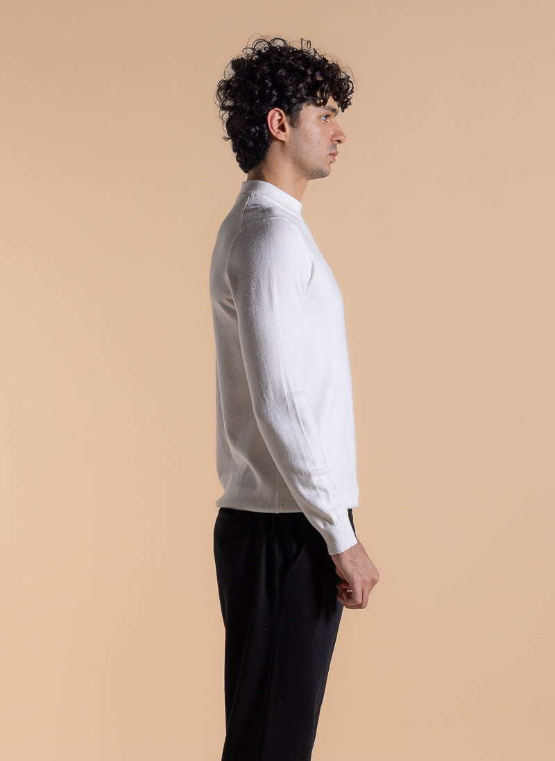 FINE KNIT MOCK NECK SWEATER