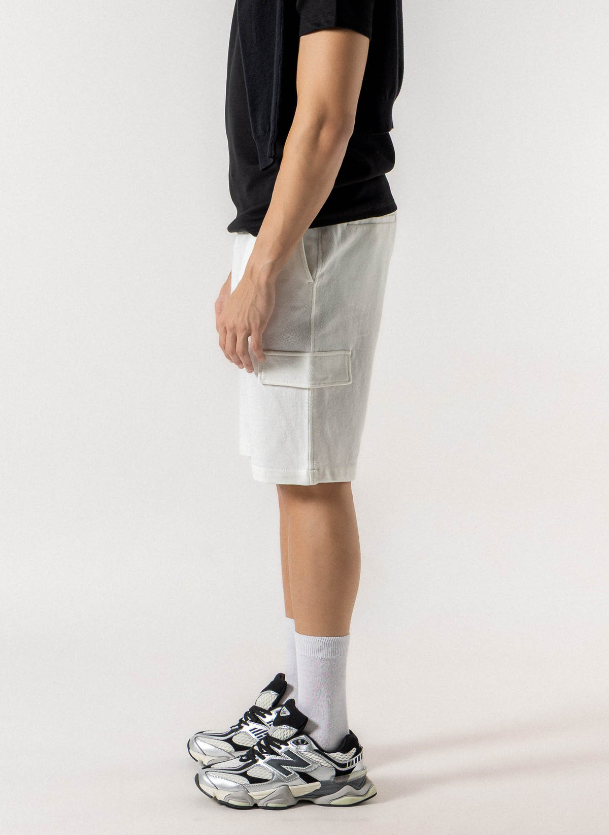 TEXTURED CARGO SHORTS