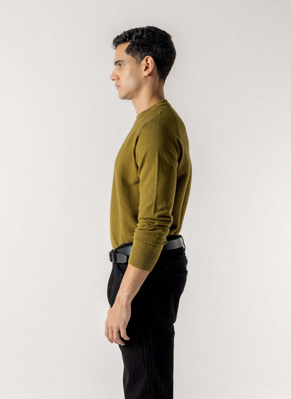 HORIZONTAL RIBBED CREW NECK SWEATER