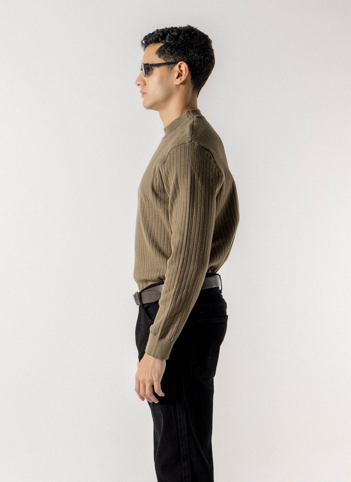RIBBED MOCK NECK SWEATER