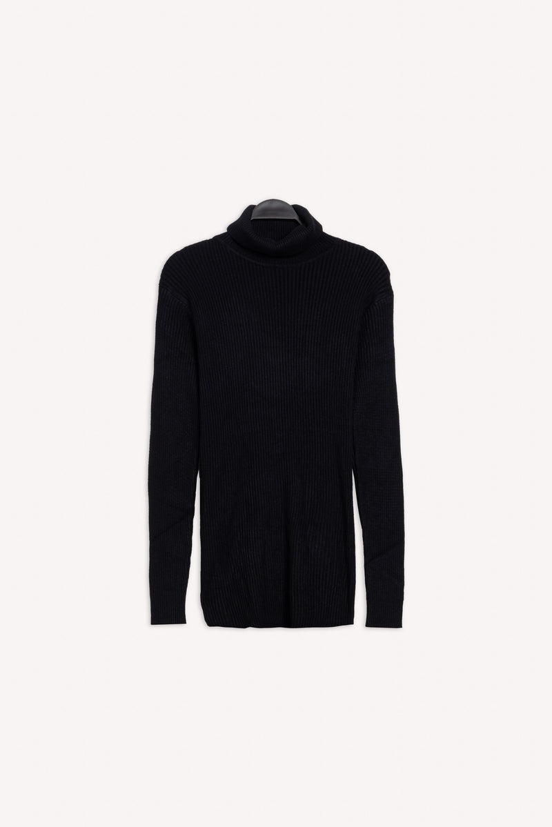 RIBBED TURTLE NECK SWEATER