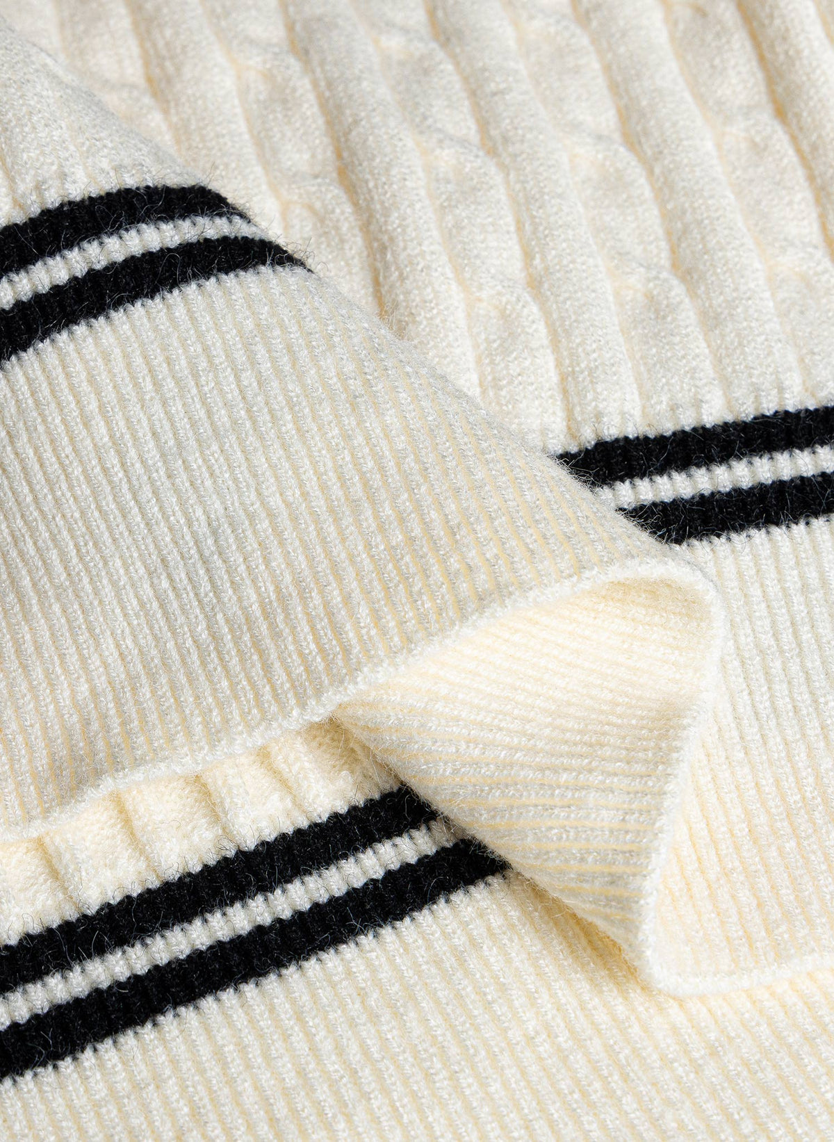 CONTRAST CABLE KNIT SET