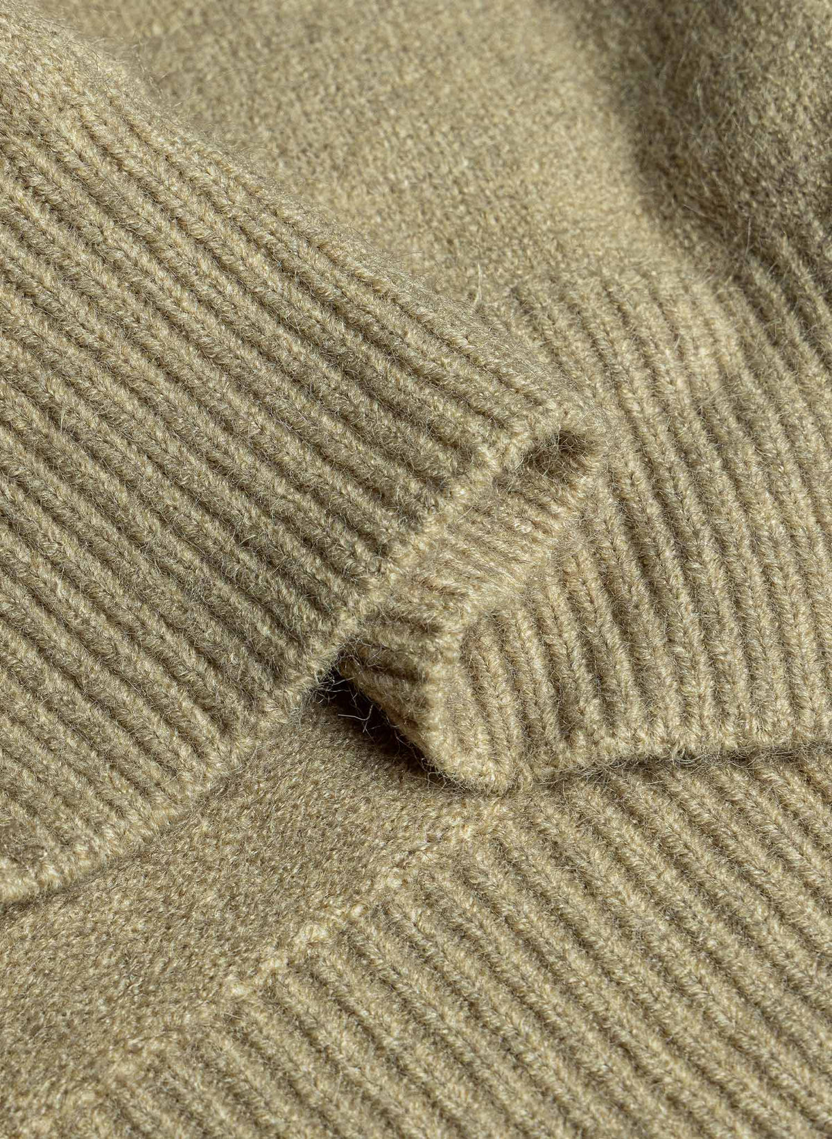RIBBED CABLE ZIP CARDIGAN