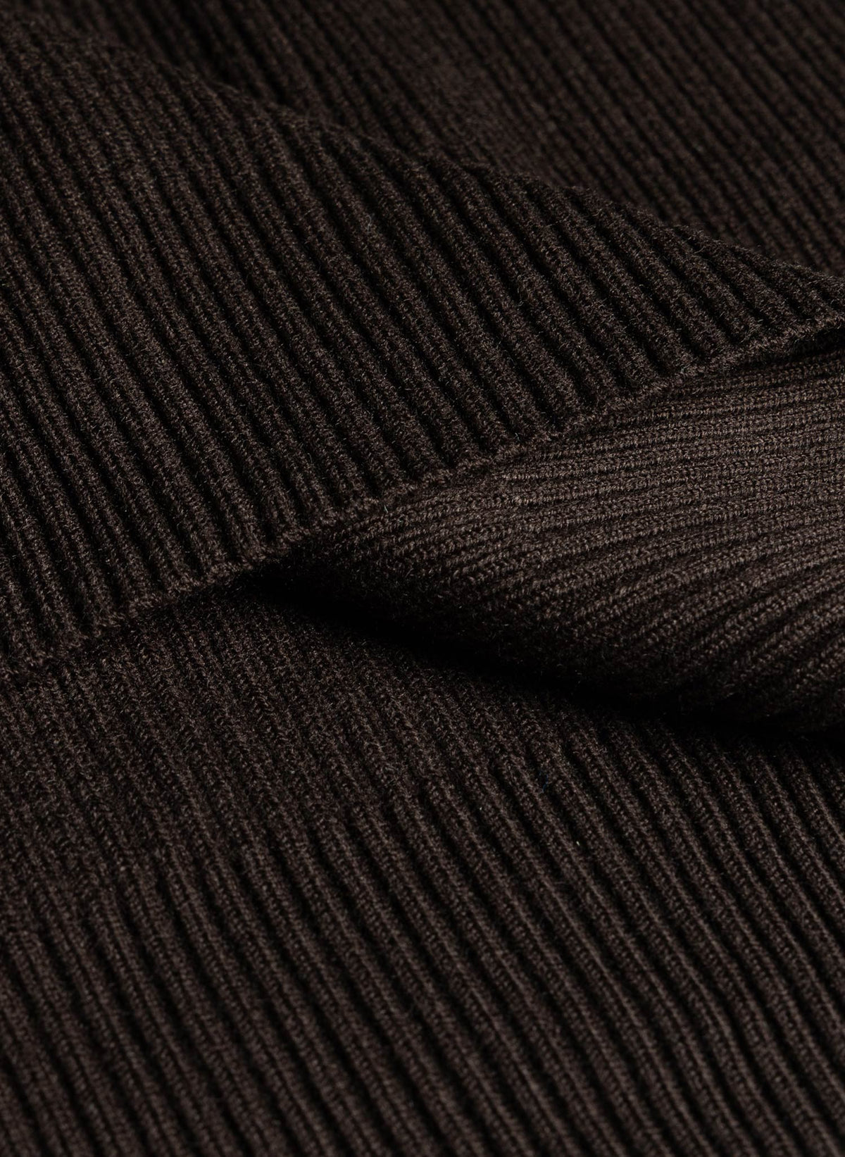 HIGH NECK RIBBED SWEATER