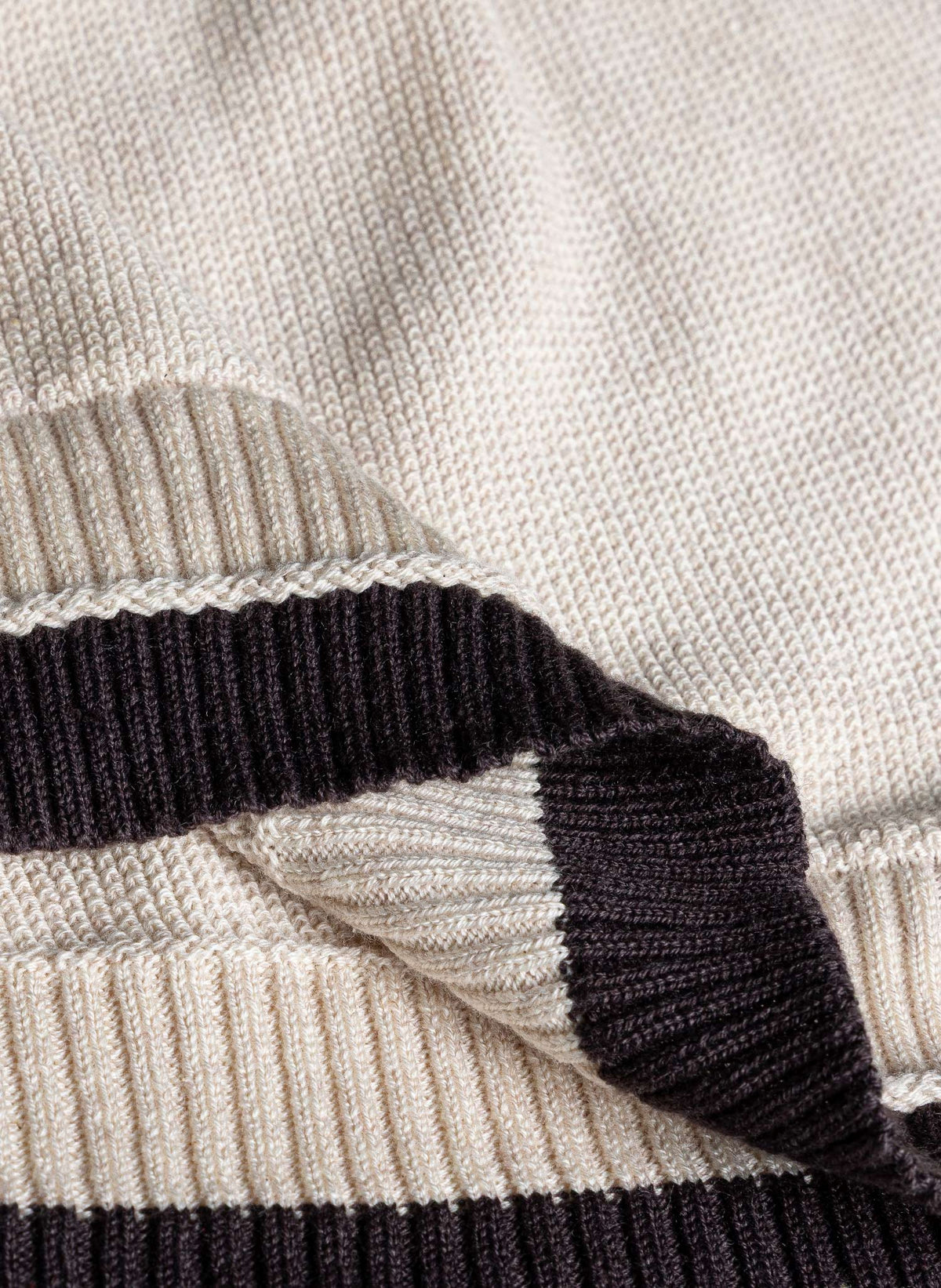 CONTRAST RIBBED KNIT TOP