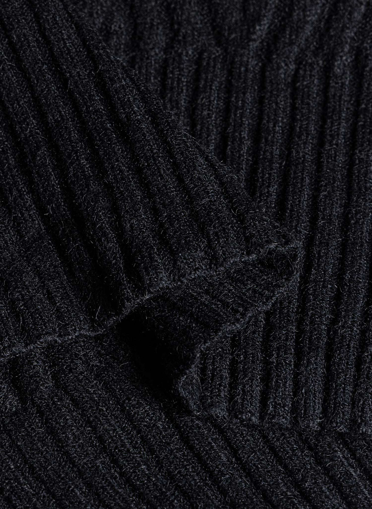 CHEVRON RIBBED KNIT SWEATER