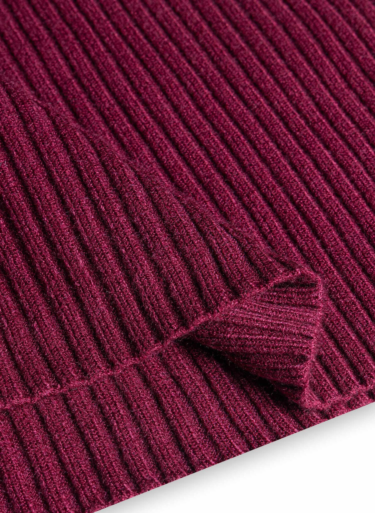 RIBBED TURTLENECK SWEATER