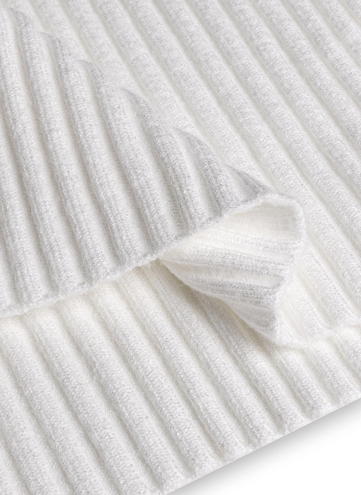 RIBBED TURTLENECK SWEATER
