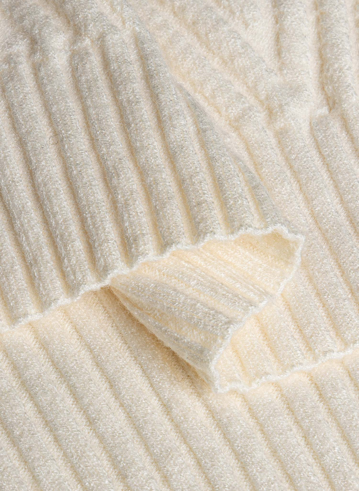 CHEVRON RIBBED KNIT SWEATER